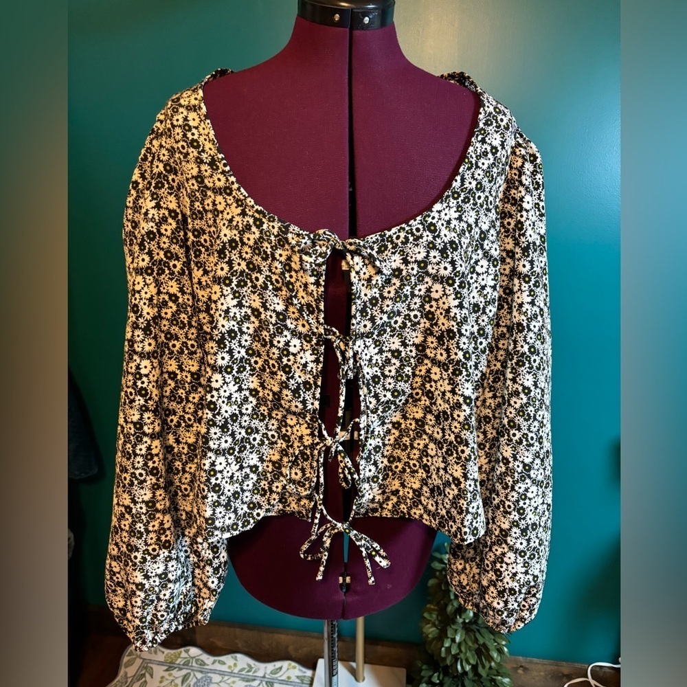 Levi's White, Green Black Tie Front Crop Blouse